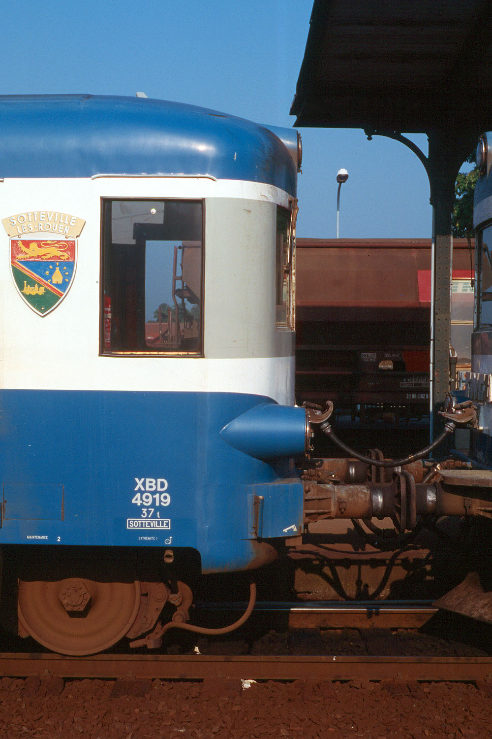 https://www.eisenbahnfotograf.de/datei/April bis September 1996/3960208 SNCF 4919 Dol 16.8.96.jpg